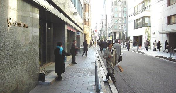 三菱東京ｕｆｊ銀行400人大量解雇問題特設ページ 金融ユニオン 金融労連 全国金融産業労働組合